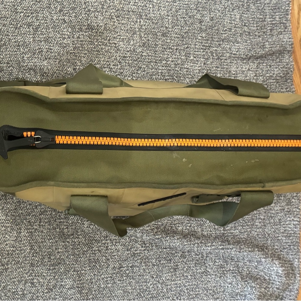 YETI Tan & Olive Ranger cooler Bag - Durable Men's Carryall - Picture 7 of 13